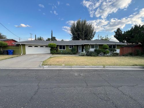 220 W Wayside Dr, Dinuba, CA, 93618-1539 | Card Image