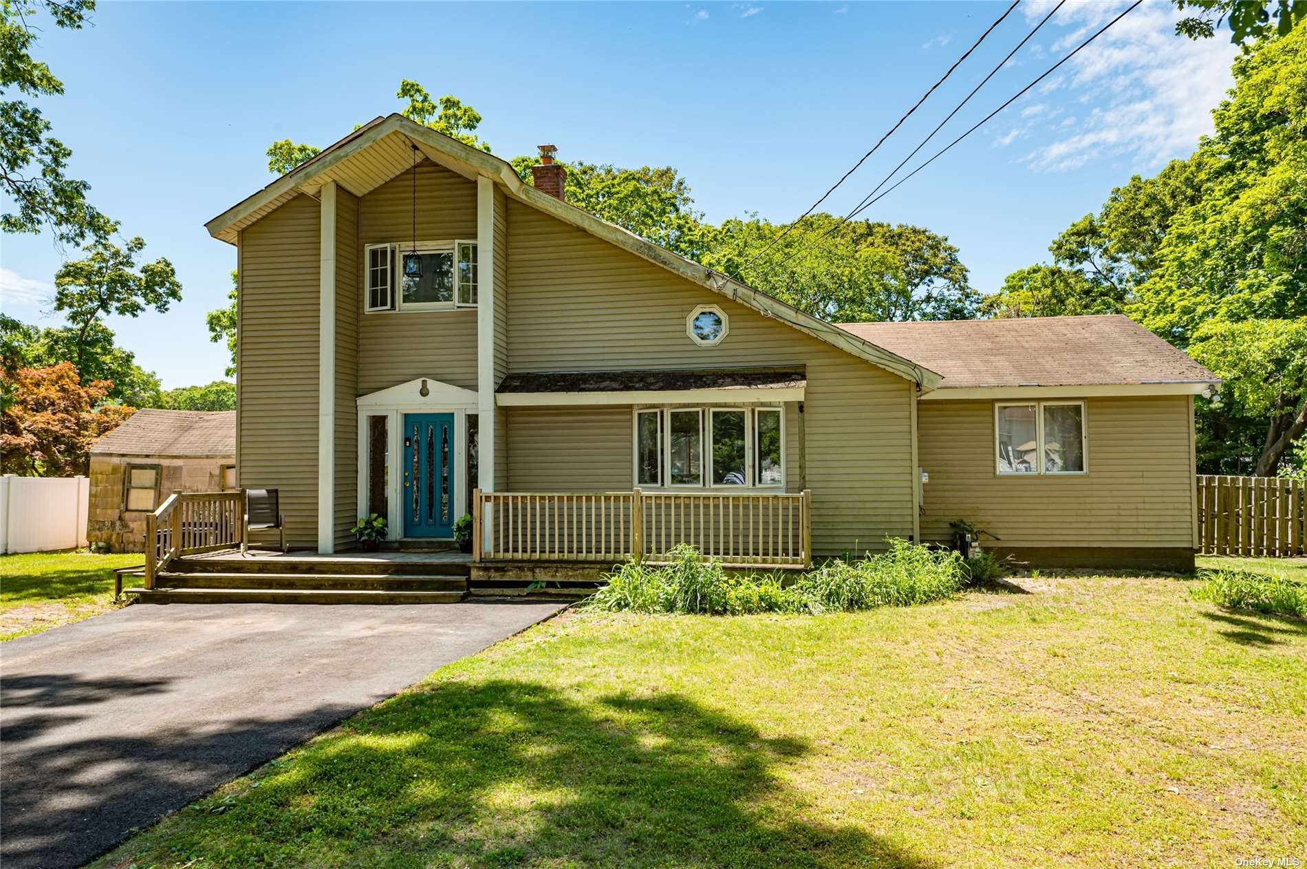 Rosemary Ln, Centereach, NY 11720