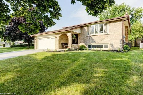 {{alt}} | Card Image