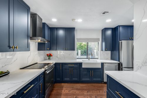 1902 E Linger Ln, Phoenix, AZ, 85020-4427 | Card Image