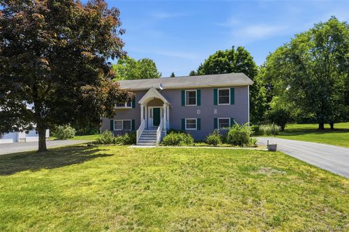 122 River Rd, Wallkill, NY, 12589-3734 | Card Image