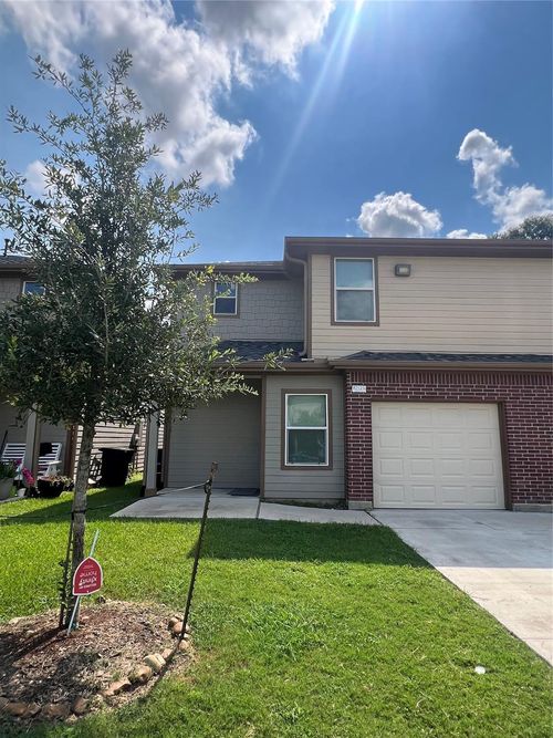 b-8212 Sealey St, Houston, TX, 77088-5944 | Card Image