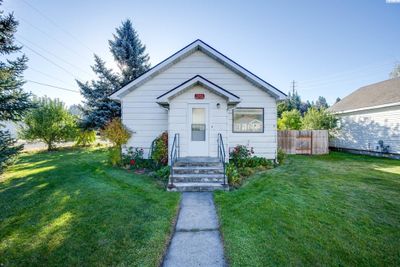 1716 Cedar St, Home with 2 bedrooms, 1 bathrooms and null parking in Colfax WA | Image 1