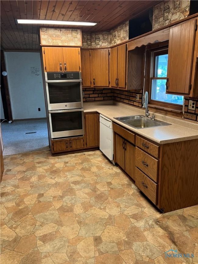 11945 Waterville Swanton Rd, House other with 4 bedrooms, 1 bathrooms and 2 parking in Whitehouse OH | Image 6