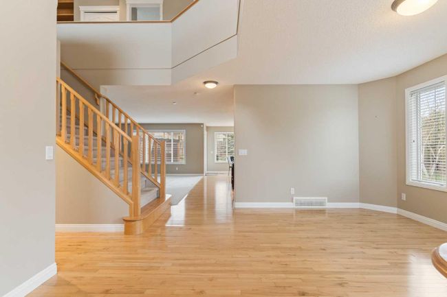 25 Panamount Rise Nw, Home with 4 bedrooms, 3 bathrooms and 2 parking in Calgary AB | Image 3