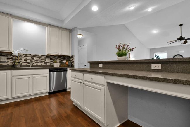 7963 Ravine Run Ln, Condo with 3 bedrooms, 3 bathrooms and null parking in Columbus OH | Image 11