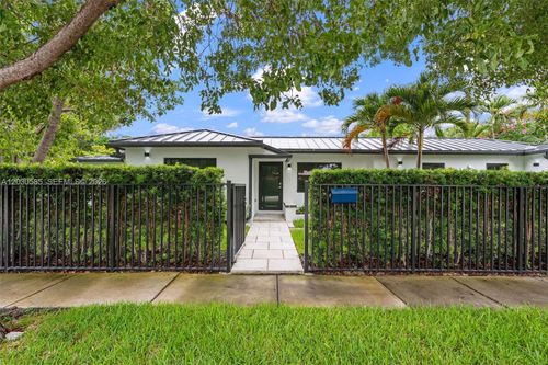2286 Sw 21st Ave, Miami, FL, 33145-3752 | Card Image