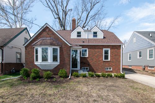 2014 39th St, Des Moines, IA, 50310-3803 | Card Image