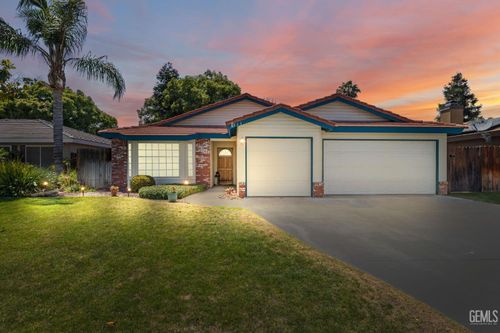 711 Crown Pointe Dr, Bakersfield, CA, 93312-4094 | Card Image
