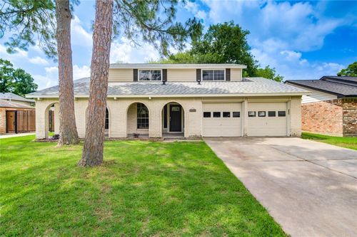 12035 Meadowdale Dr, Meadows Place, TX, 77477-1511 | Card Image