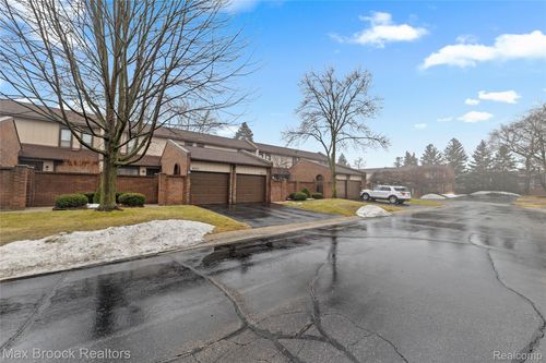 43-1215 Kirts Blvd, Troy, MI, 48084-4861 | Card Image