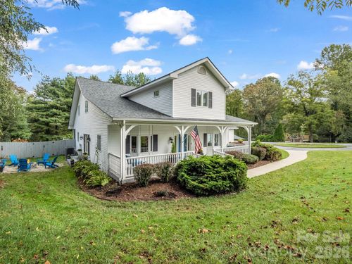 100 Perry Pl, Hendersonville, NC, 28739-6140 | Card Image