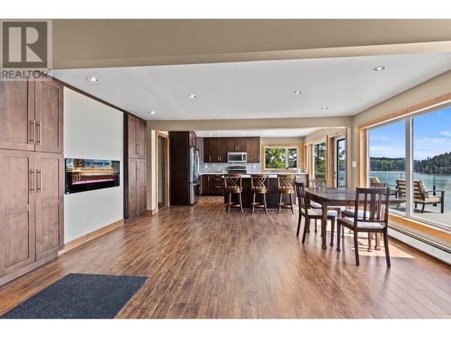 8046 Bridge Lake Rd N, House other with 3 bedrooms, 3 bathrooms and null parking in Lone Butte BC | Image 4