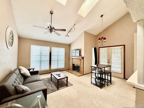 8633 Datapoint Dr, San Antonio, TX, 78229-3252 | Card Image