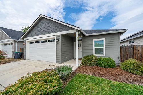 681 Heber Ln, Medford, OR, 97501-1858 | Card Image
