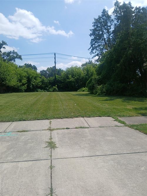 19095 Hilton Dr, Southfield, MI, 48075-1720 | Card Image