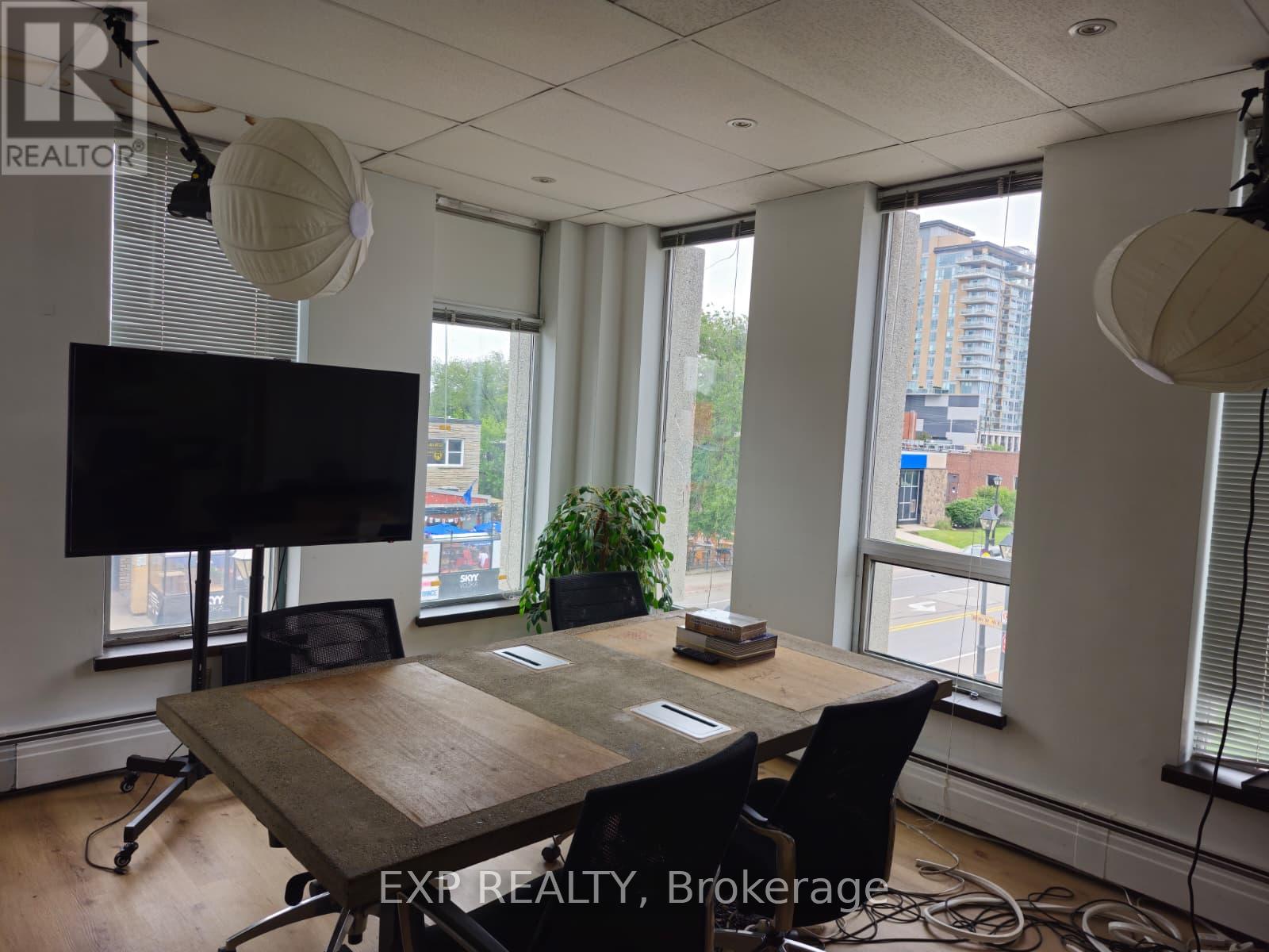 Commercial Lease in Burlington (Brant) 2