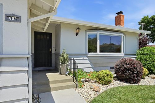 802 Pueblo Ave, Napa, CA, 94558-3525 | Card Image