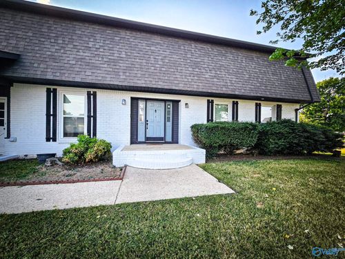 100 Hickory Dr, Muscle Shoals, AL, 35661-3024 | Card Image