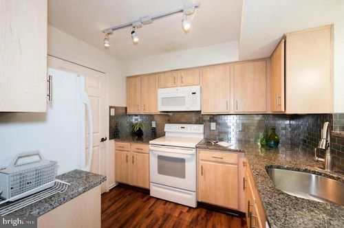 301b-1519 Lincoln Way, MCLEAN, VA, 22102-5811 | Card Image