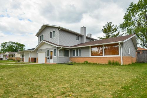 50 Ridgewood Rd, Elk Grove Village, IL, 60007-1421 | Card Image