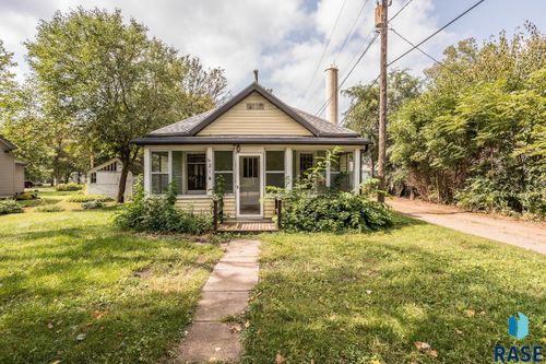 621 Montana St, Centerville, SD, 57014-2181 | Card Image