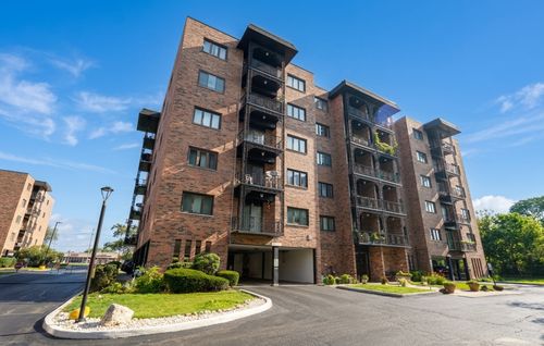 502-9332 Landings Ln, Des Plaines, IL, 60016-5246 | Card Image