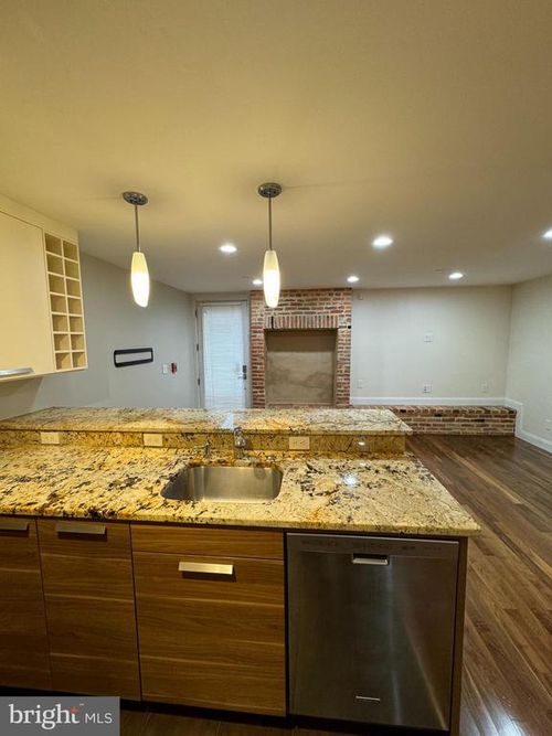 a-933 N Calvert St, BALTIMORE, MD, 21202-4878 | Card Image