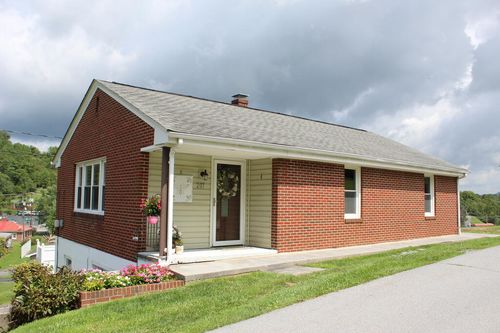 207 Steeles Ln, Tazewell, VA, 24651-1459 | Card Image
