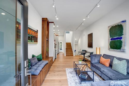 635 13th Ave E, Seattle, WA, 98102-5117 | Card Image