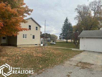 2860 Oak Avenue, Home with 3 bedrooms, 1 bathrooms and 2 parking in Garner IA | Image 1