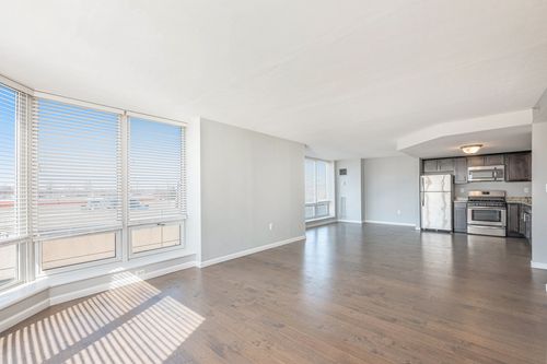apt-303-250 E Harbortown Dr, Detroit, MI, 48207-5000 | Card Image