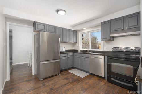 6460 Hermana Rd, West Bloomfield, MI, 48324-1047 | Card Image