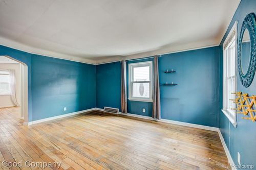 545 E Maplehurst St, Ferndale, MI, 48220-1382 | Card Image