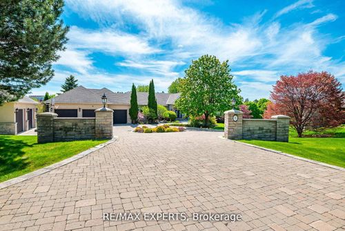 8 Alm Crt, Aurora, ON, L4G6W7 | Card Image