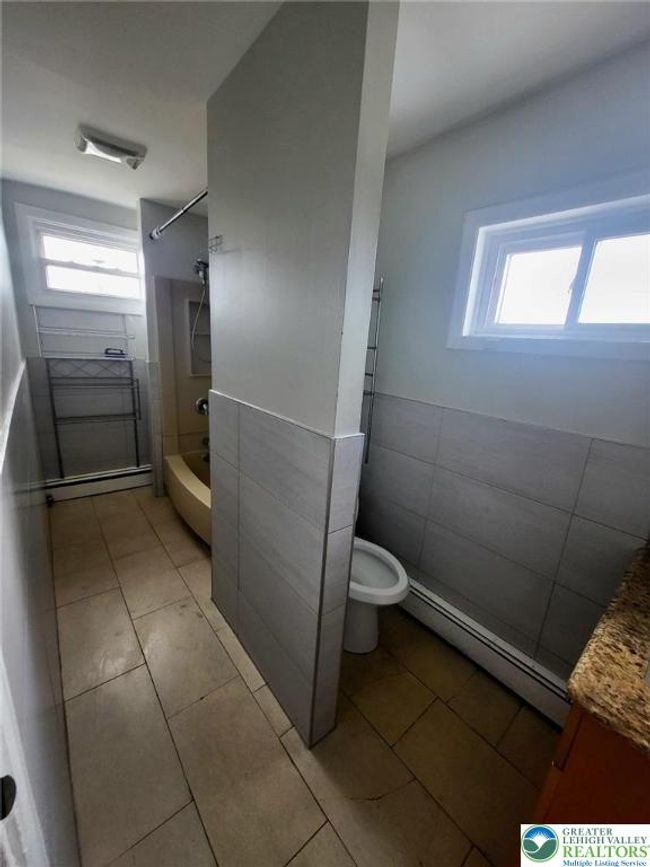 1245 W Turner St, Townhouse with 5 bedrooms, 2 bathrooms and null parking in Allentown PA | Image 12