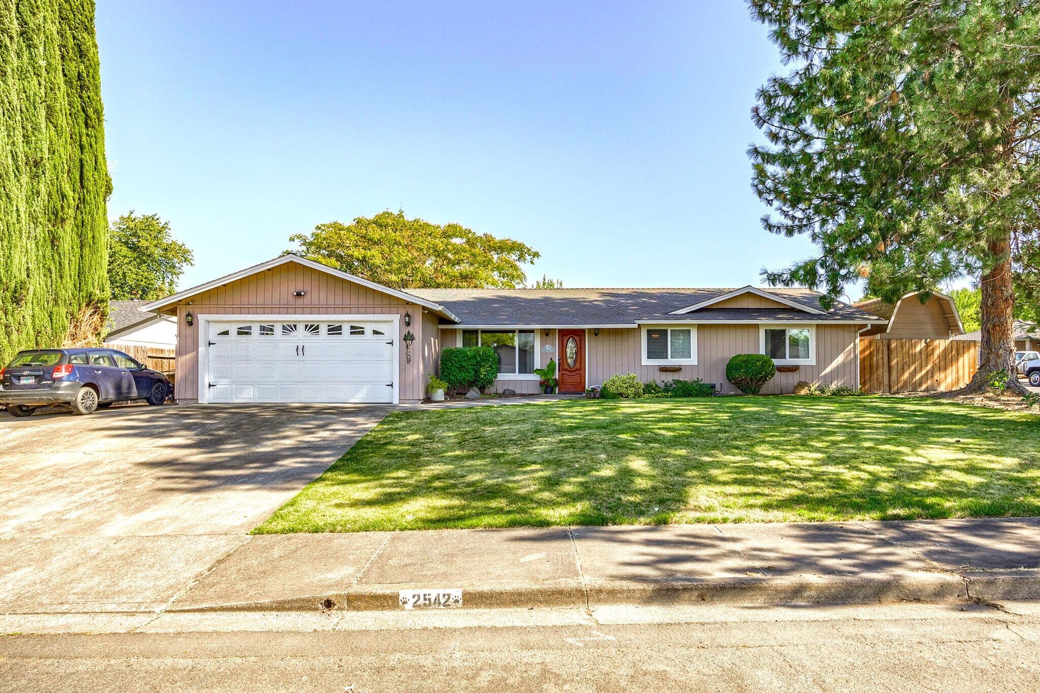 Fontaine Cir, Medford, OR 97504