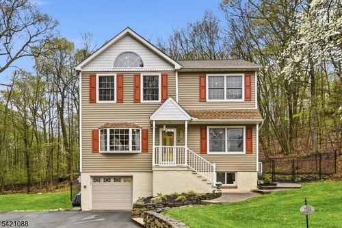 219 Snake Den Rd, Bloomingdale, NJ, 07403 | Card Image