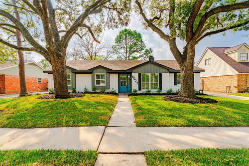 6027 Valkeith Dr, Houston, TX, 77096-3832 | Card Image