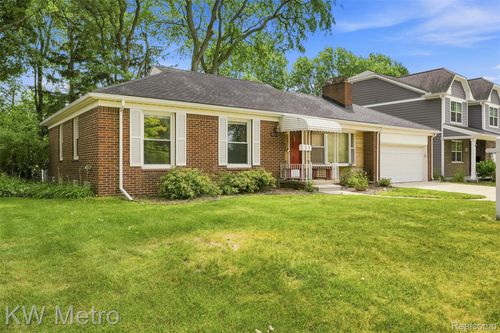 3912 Hillside Dr, Royal Oak, MI, 48073-6360 | Card Image