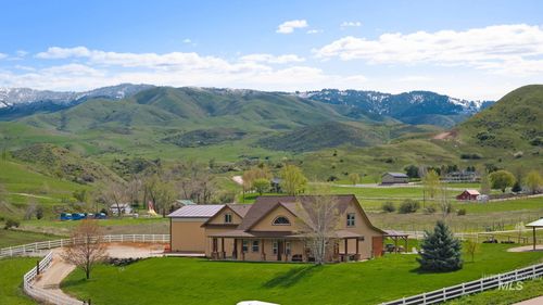 27 Waverly Dr, Horseshoe Bend, ID, 83629-8102 | Card Image
