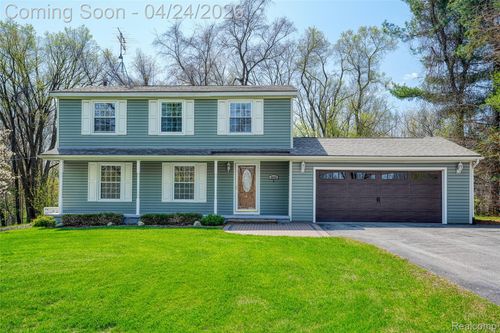 6056 Superior Dr, Brighton, MI, 48116-9518 | Card Image