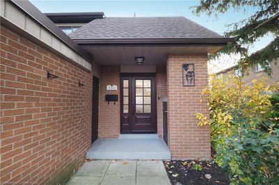 598 Pinedale Ave, Townhouse with 3 bedrooms, 1 bathrooms and 2 parking in Burlington ON | Image 3