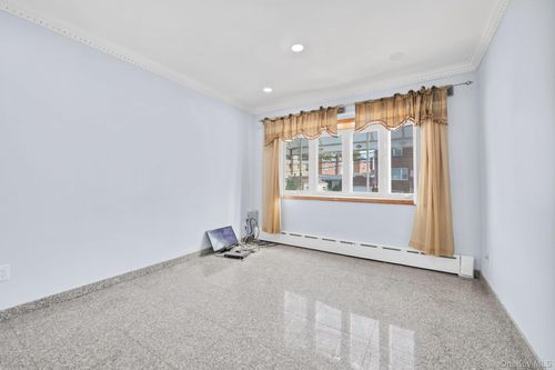 1st-6618 75th St, Middle Village, NY, 11379-2218 | Card Image