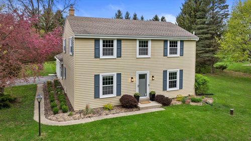 10606 Robinwood Court, Cedarburg, WI, 53012 | Card Image