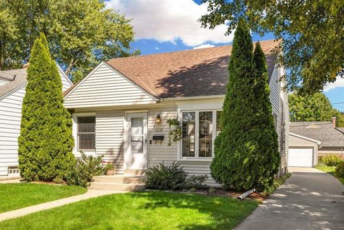 4750 N Elkhart Avenue, Whitefish Bay, WI, 53211 | Card Image