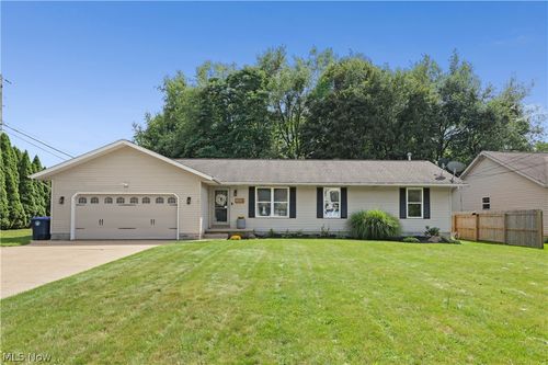 2008 Springfield Lake Blvd, Akron, OH, 44312-3072 | Card Image