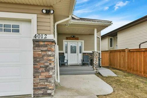 4012 68 Street, Home with 4 bedrooms, 3 bathrooms and 2 parking in Stettler AB | Card Image