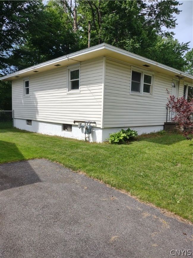 805 Cosby Road, House other with 2 bedrooms, 1 bathrooms and null parking in Utica NY | Image 4