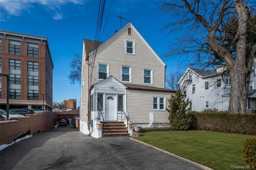 24 5th Ave, New Rochelle, NY, 10801-2702 | Card Image